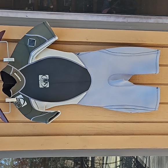 Bodyglove - Picture 1 of 14